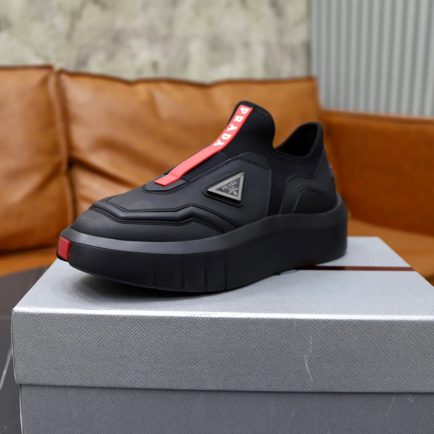 Men's shoes: 620💰🙅‍♂️🙅‍♂️🙅‍♂️ Brand: PRADA Standard code: 38–44 (45 can be customized) Level: Same as the official website Material: Original cowhide fabric Comfortable sheepskin lining Lightweight wear-resistant outsole Style category: Men's fashionable casual shoes and boots Running sneakers Distinguished luxury brand elements Top luxury Color: actual picture color